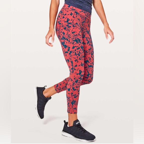 Lululemon Final Lap Crop *23" Size 6 - Picture 1 of 9